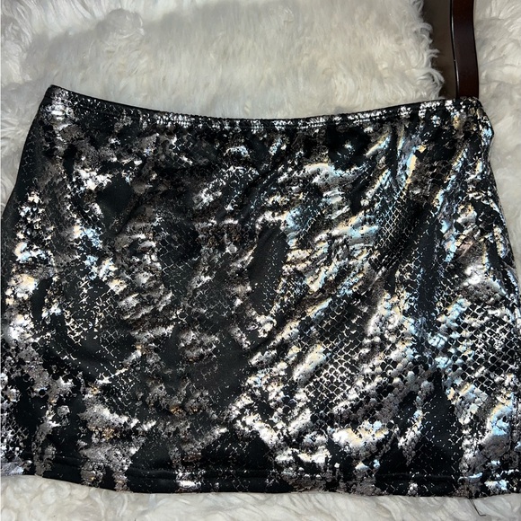 Black and Silver Skort. - Picture 1 of 3